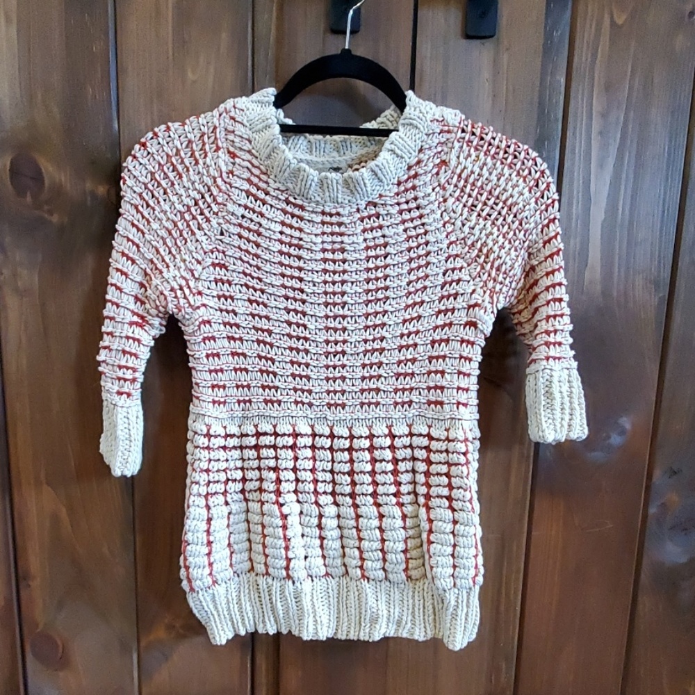 Petite Feminine and Adorable Sweater ●